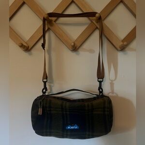 Kavu fleece barrel bag